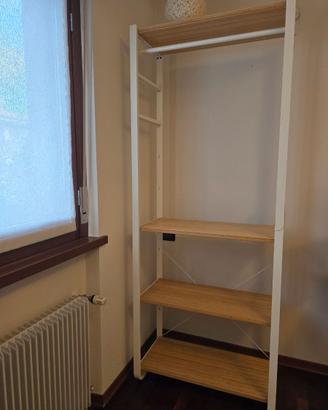Armadio modulare IKEA con 3 ripiani