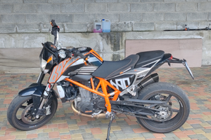 KTM Duke 690