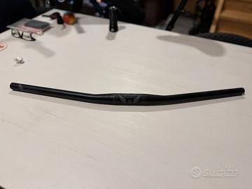 Manubrio MTB Salsa Flat 2 31.8 750mm