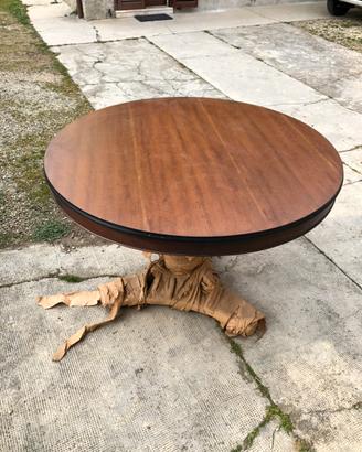 Nuovo tavolo rotondo in legno noce massello