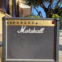 Amplificatore Marshall per chitarra elettrica.