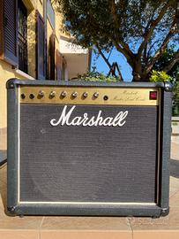 Amplificatore Marshall per chitarra elettrica.