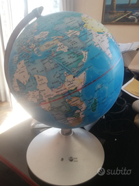 Mappamondo che si illumina