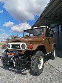 TOYOTA BJ 40