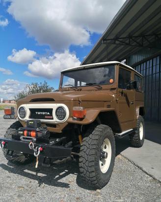 TOYOTA BJ 40
