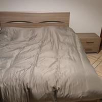 Letto matrimoniale + materasso + 2 comodini