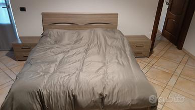 Letto matrimoniale + materasso + 2 comodini