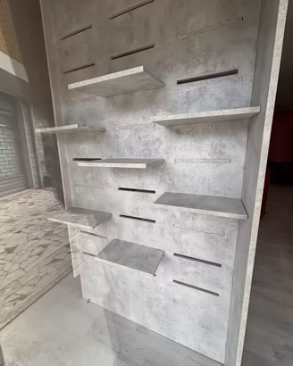 Pannello in legno per vetrine