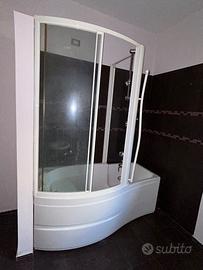 Bagno vasca Jacuzzi Whirpool e sanitari