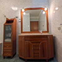 Mobile bagno con specchio e armadietto