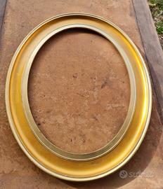 Cornice dorata ovale