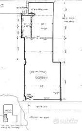 NEGOZIO CON VETRINA SU STRADA