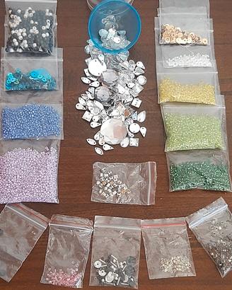 Lotto Ricamo e Bijoux - Strass e Paillettes