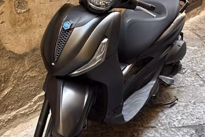 Beverly 300 targa polacca 2024