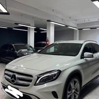 Mercedes-benz gla 200d 4 matic
