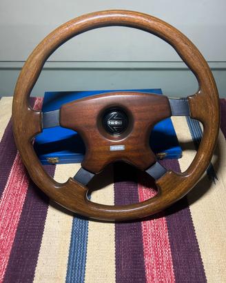 Volante momo in radica con mozzo mercedes