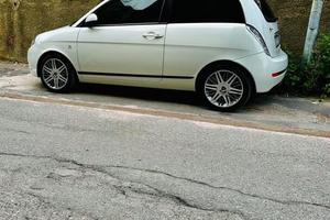 Lancia ypsilon mono design