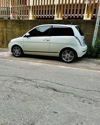 Lancia ypsilon Momo Design