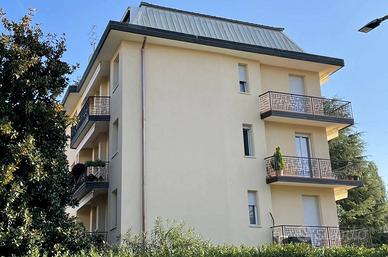Appartamento di 133 m² con 4 locali e box auto a V