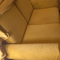 Due divani e due poltrone 