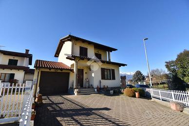 VILLA SINGOLA A BOLLENGO