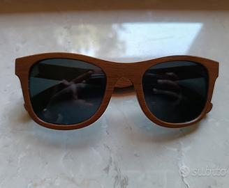 occhiali da sole in legno