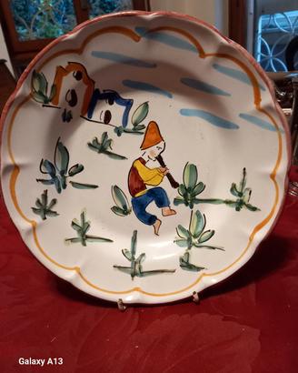 Piatto ceramica di Vietri pifferaio