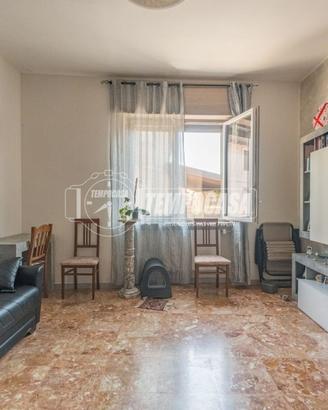 QUADRILOCALE AMPIO CON DOPPI SERVIZI