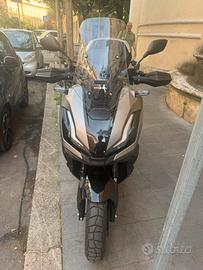 Honda xadv 350 2025 - 2 caschi modulari + tucano
