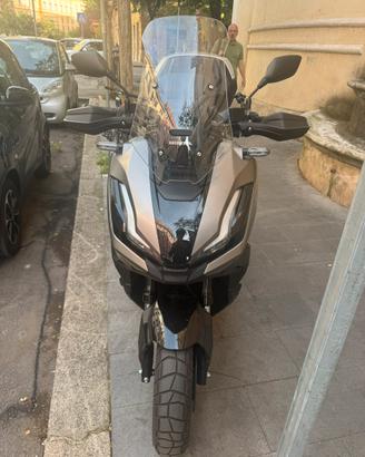 Honda xadv 350 2025 - 2 caschi modulari + tucano