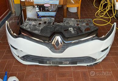 Paraurti anteriore renaul clio 2014