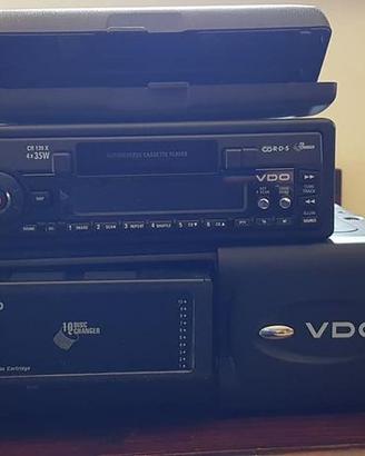Autoradio e caricatore cd