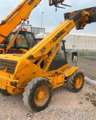 SOLLEVATORE TELESCOPICO COMPATTO JCB 520-50