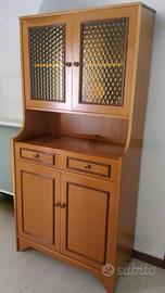 Armadio in legno da cucina o soggiorno