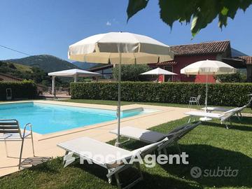 VILLA IN PIETRA CON GIARDINO PRIVATO E PISCINA