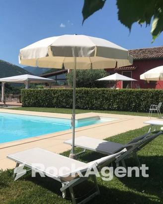 VILLA IN PIETRA CON GIARDINO PRIVATO E PISCINA