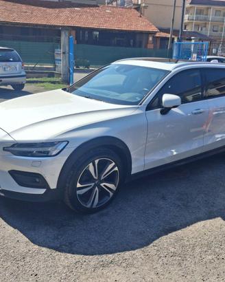 V60 II Cross Country 2.0 d4 polestar Pro awd 200cv