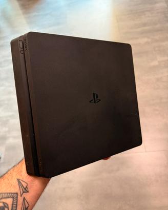 Sony PlayStation 4 Slim 500 GB + 2 Controller