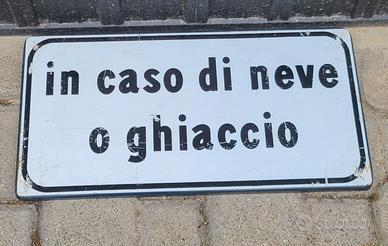 cartello stradale neve e ghiaccio