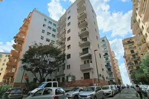 Via cilea appartamento ampia quadratura
