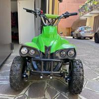 Mini quad 50cc con casco
