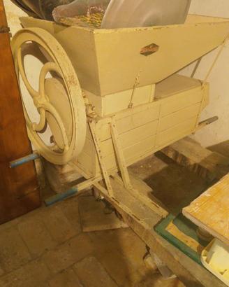Materiale da cantina, pigiatrice ecc