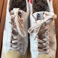 Sneakers Autry in pelle bianca e rossa