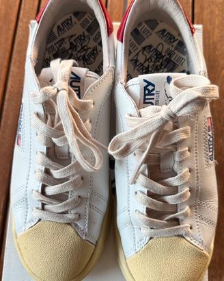 Sneakers Autry in pelle bianca e rossa