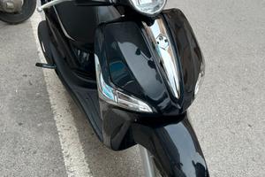 Liberty 50 anno 2022 nero lucido 4T