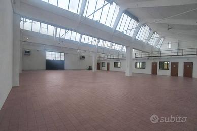 Immobile di 650 m² con 4 locali a Zola Predosa