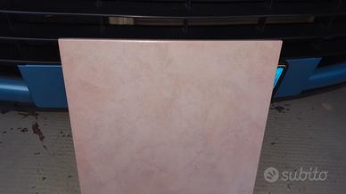 Piastrelle rosa quadrate