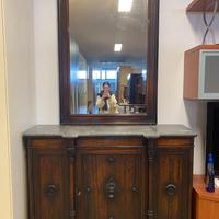 Credenza antica con specchio