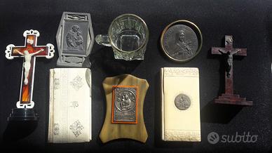 vecchi oggetti religiosi arte sacra crocifisso