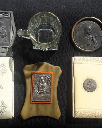 vecchi oggetti religiosi arte sacra crocifisso